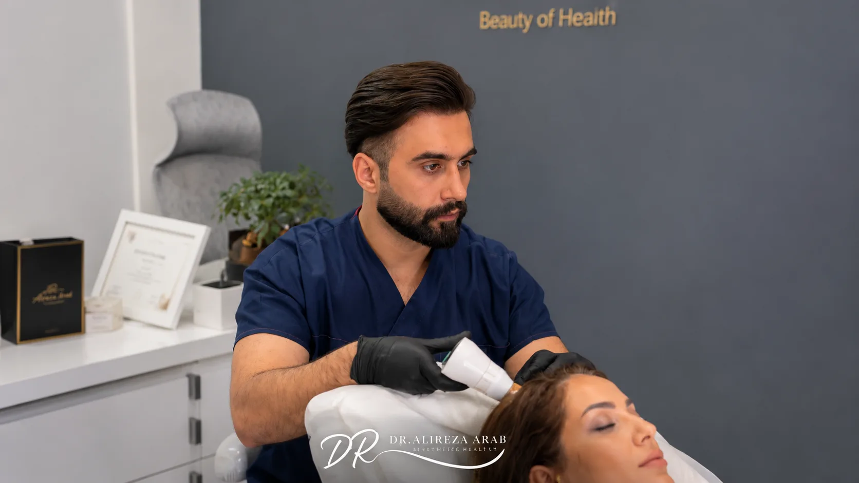 مراقبت تخصصی و دقیق در کلینیک دکتر علیرضا عرب