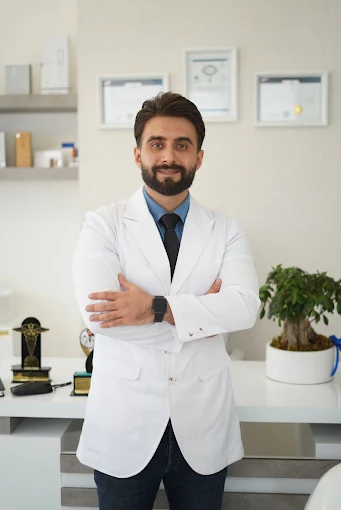 دکتر علیرضا عرب، پزشک عمومی و فعال در حوزه خدمات زیبایی غیرجراحی